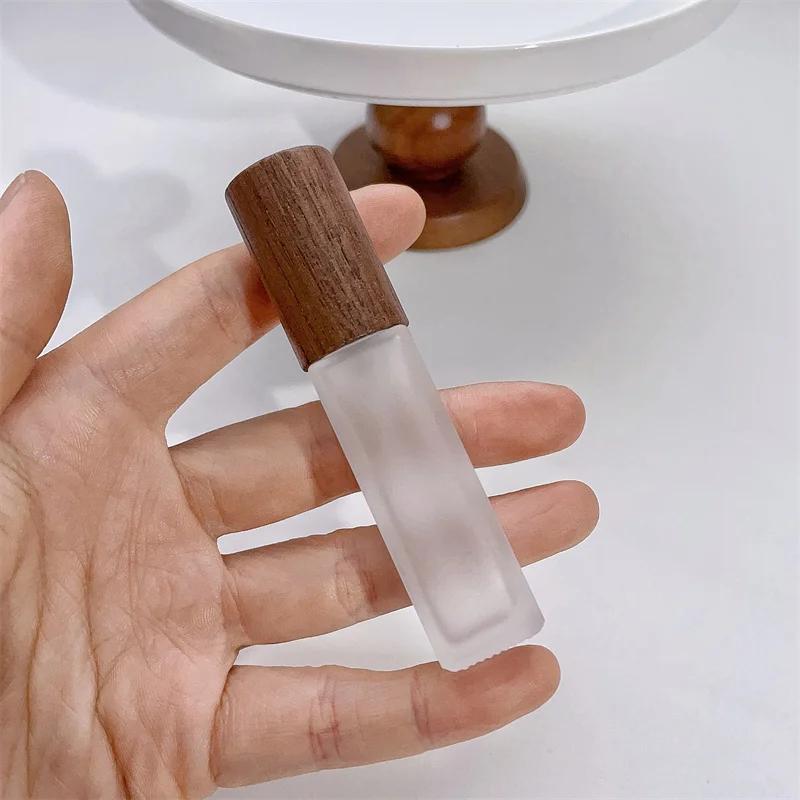 Szklana butelka na perfumy 9 ml z drewnianą nakrętką Puste wielokrotnego napełniania Atomizer do perfum w sprayu Pojemniki