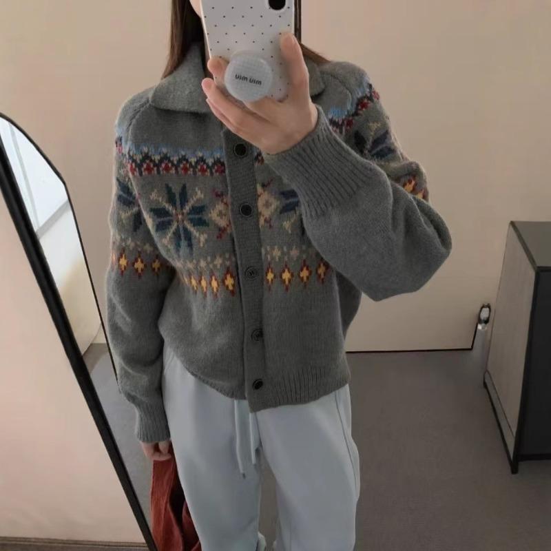 Retro Knitted Top Women's New Winter Heavy Industry Jacquard Cardigan Warm Design Sweater Jacket