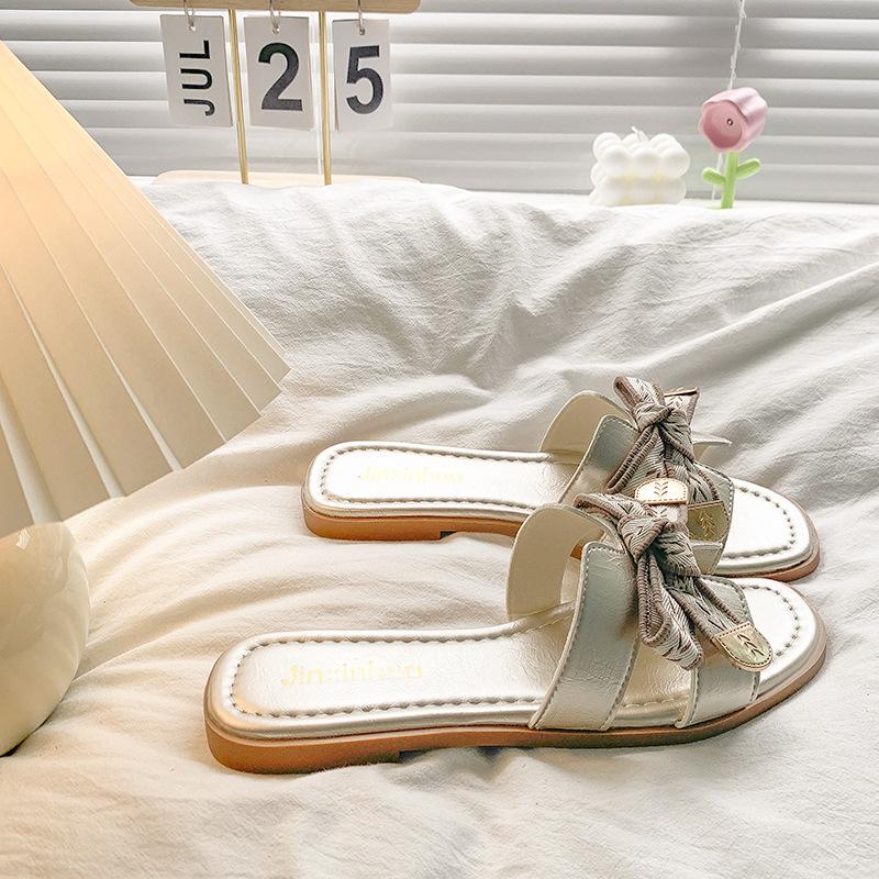 Beautiful Flat-bottomed Small Cool Slippers with Skirts, Women's New Summer Flat-bottomed Cool Slippers