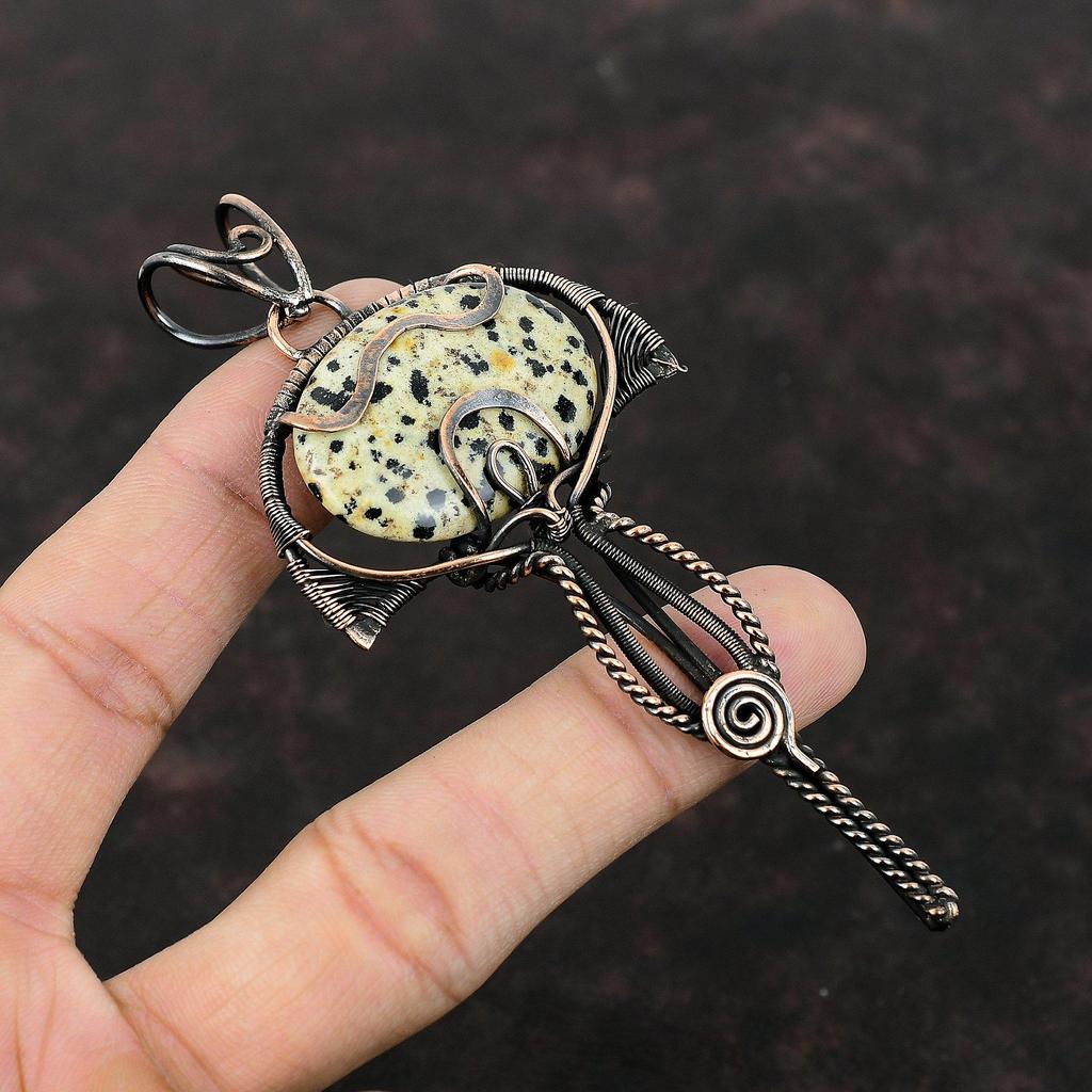 Wisiorek z jaspisu dalmatyńskiego, owinięty drutem miedzianym, ręcznie robiona biżuteria, wisiorek z kamieniem szlachetnym, niesamowita miedziana biżuteria, elegancki wisiorek, prezent dla kobiet