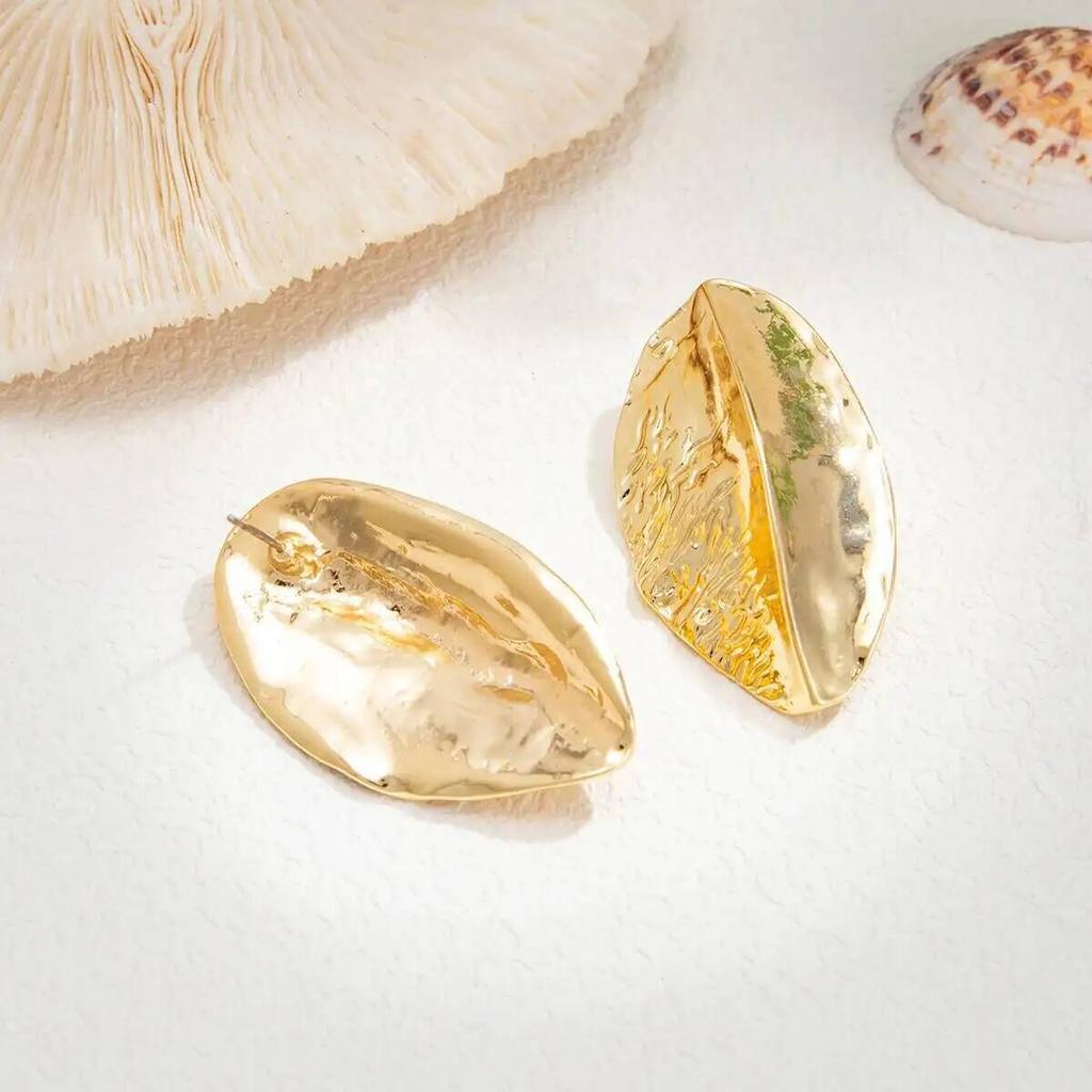 SHIXIN Vintage Gold Color Pleated Leaf Stud Earrings Women Exaggerated Metal Geometric Irregular Piercing Ear Party Jewelry Gift