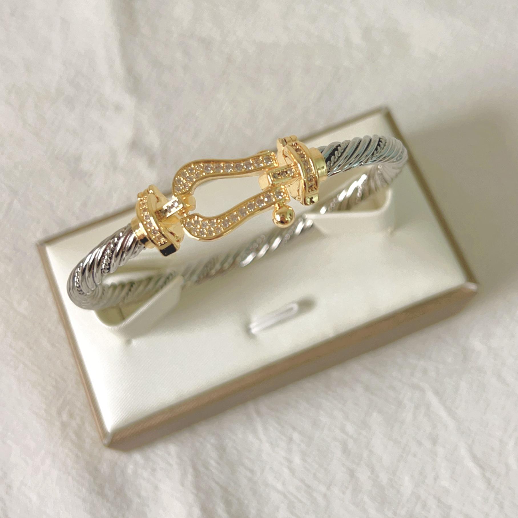 

Horseshoe Buckle Fred Twist Steel Wire Bracelet Full Diamond Bracelet 18K Gold Micro-set Bracelet Color Retention 2026 18CM срібний