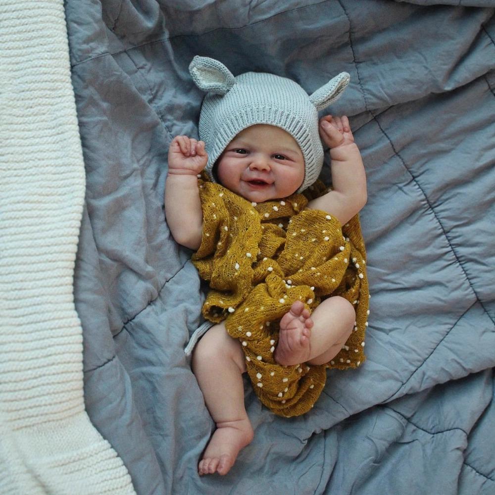 

Яркое улыбающееся лицо Куклы Реборн Вивьен 19 49см Мягкое тканевое тело Кукла-симулятор для девочки мальчика Реалистичные куклы-младенцы для ребенка Праздничные рождественские подарки cloth body