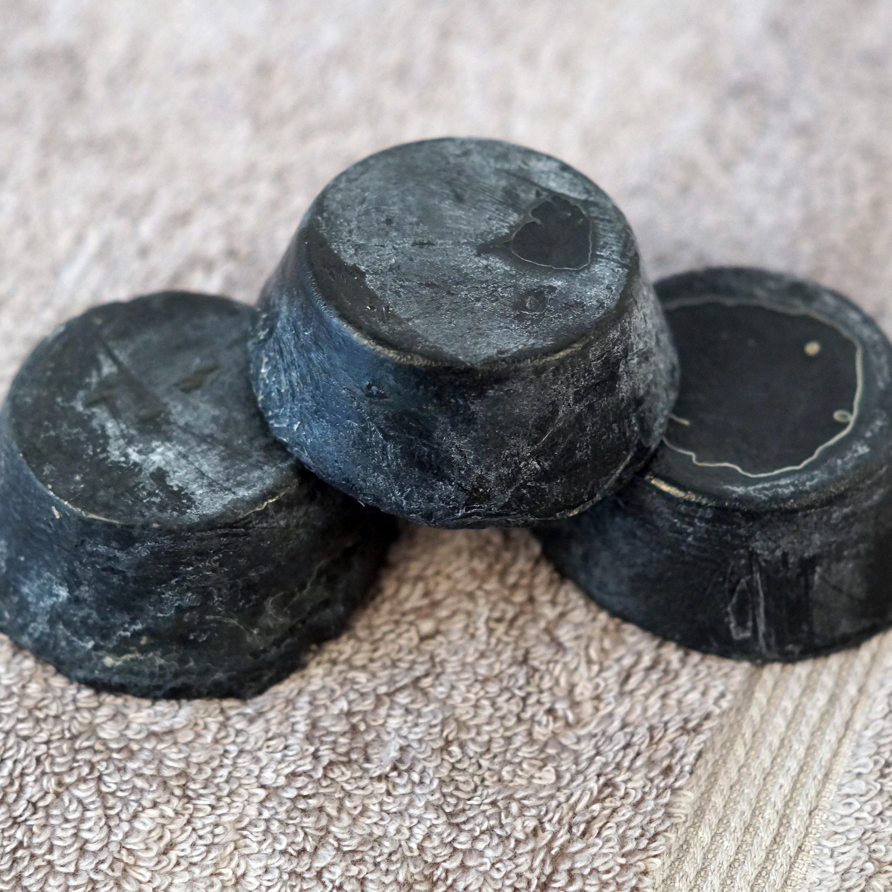 

Мыло ручной работы с активированным углем и морской солью - Соленая сажа