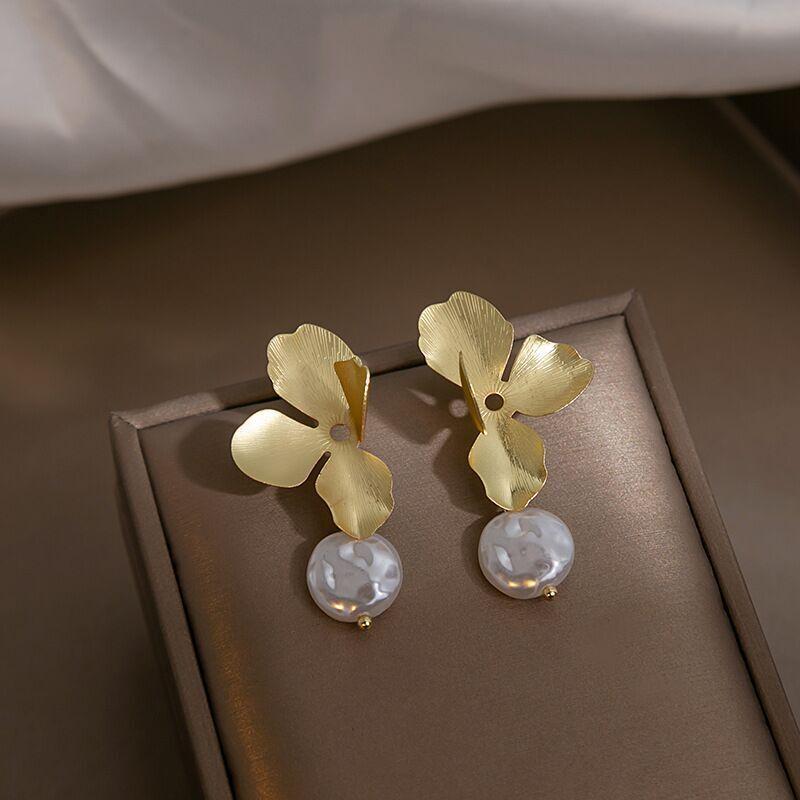 Personality Fold Flower Drop Earrings for Women Trendy Round Uneven Imitation Pearl Dangle Earrings Party Vintage Jewelry Gift