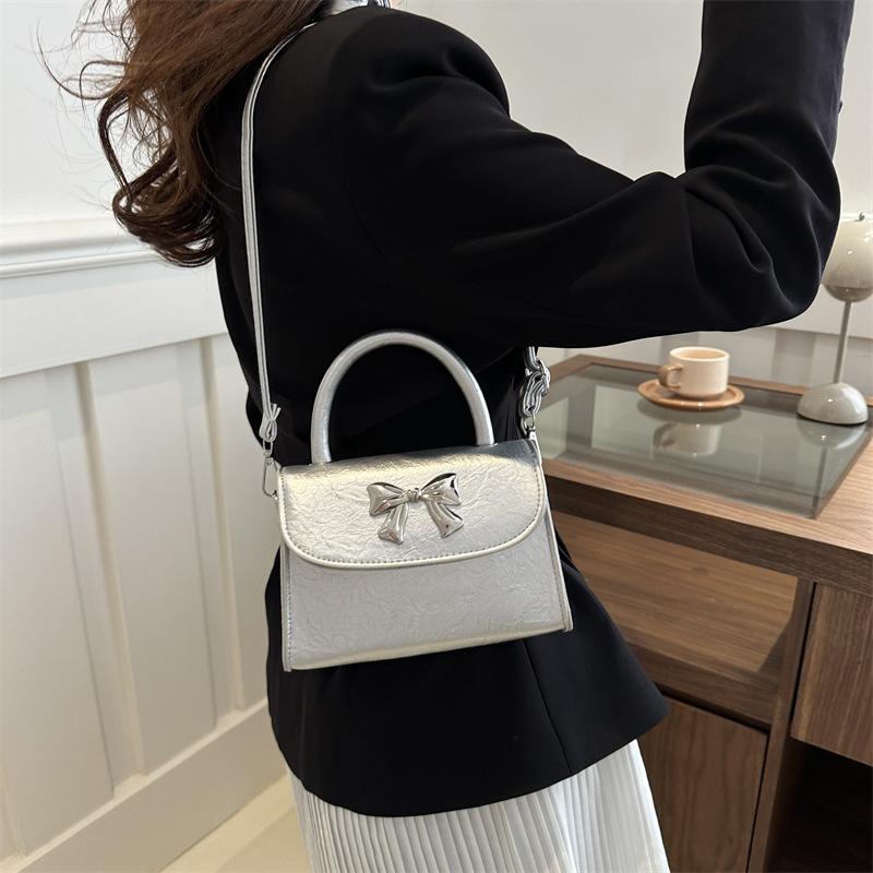Simple and Fashionable Small Square Bag for Women's Popular Handbag for Women's Spring New Fashion Retro Shoulder Bag