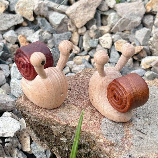 Wooden Snail Figurine, Hand-Carved Desktop Ornament, Natural Solid Wood Cute Snail Sculpture, Stress Relief Micro Landscape Decoration Gift for Home