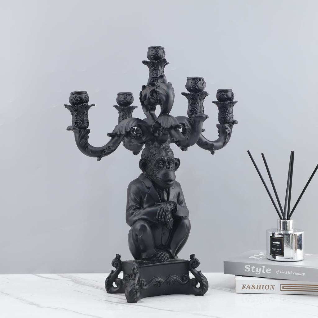 Mittelalterlicher Stil, fünfköpfiger Gorilla, Kerzenständer, Tierornamente, Kunstdekorationen und Schmuck