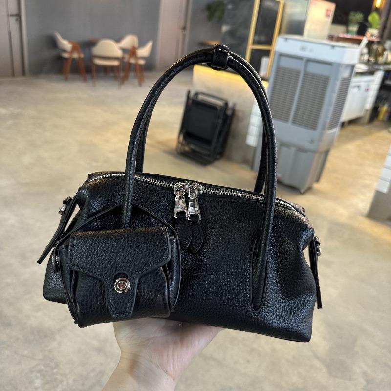 Niche bowling bag women s new versatile handbag large capacity baguette underarm pillow bag