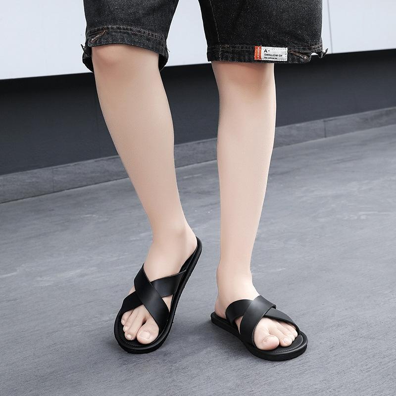 Fashion Black Men Slippers Four Seasons Hot Sale EVA Comfortable Sandals 2025 Large Size 46 Beach Shoes Slides Outdoor Fashion Men Shoes
