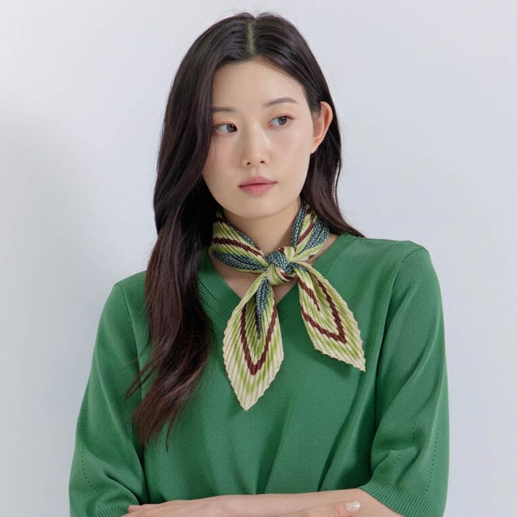 (2 colors) Monogram Pleated Scarf LAAMO804