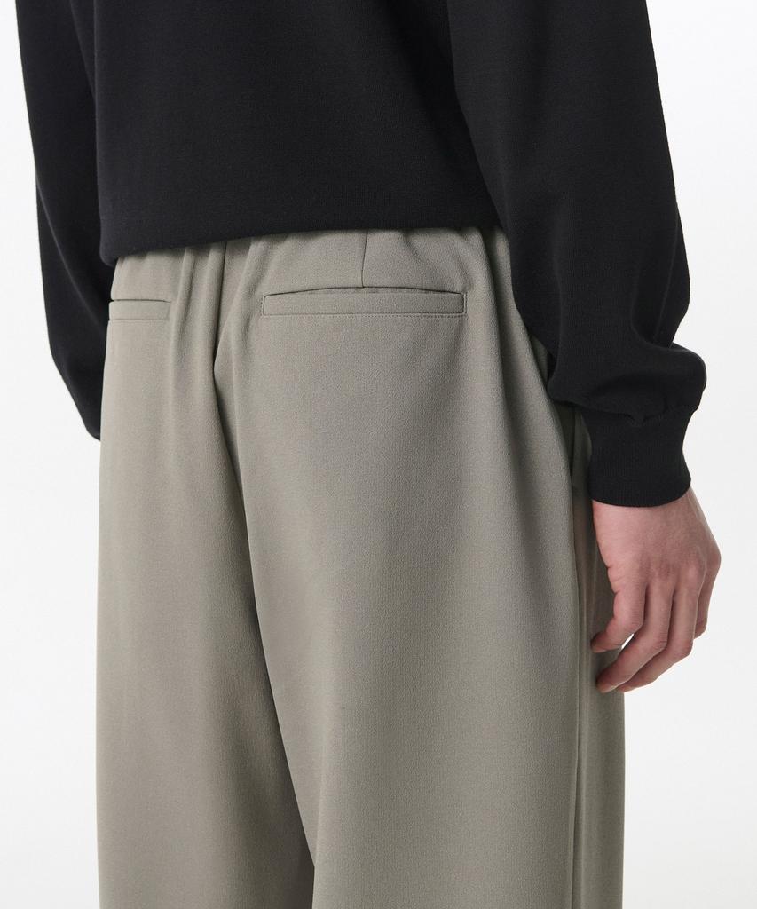 Musinsa Standard Crepe One-Pleat Wide Elastic Pants [Khaki Gray]