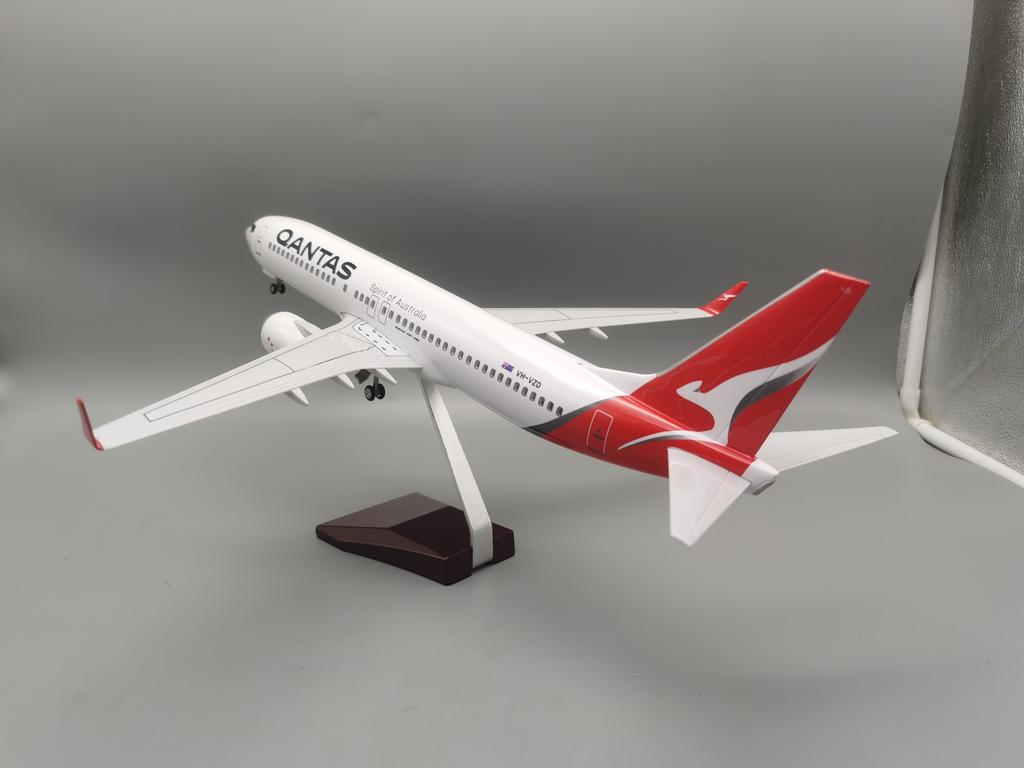 Scale 737 B737 47cm Australia Qantas Airlines Plane Model Resin Diecast Airplane Display Gifts Collection Aircraft Model Collect