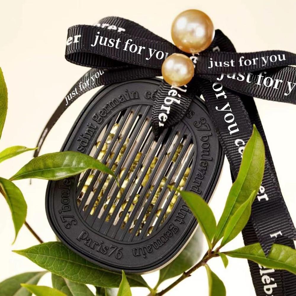 2Pcs Car Aromatherapy Diffuser Pendant High-End Long-Lasting Light Fragrance 7 Fragrance Pendants for Toyota Mercedes-Benz Bmw