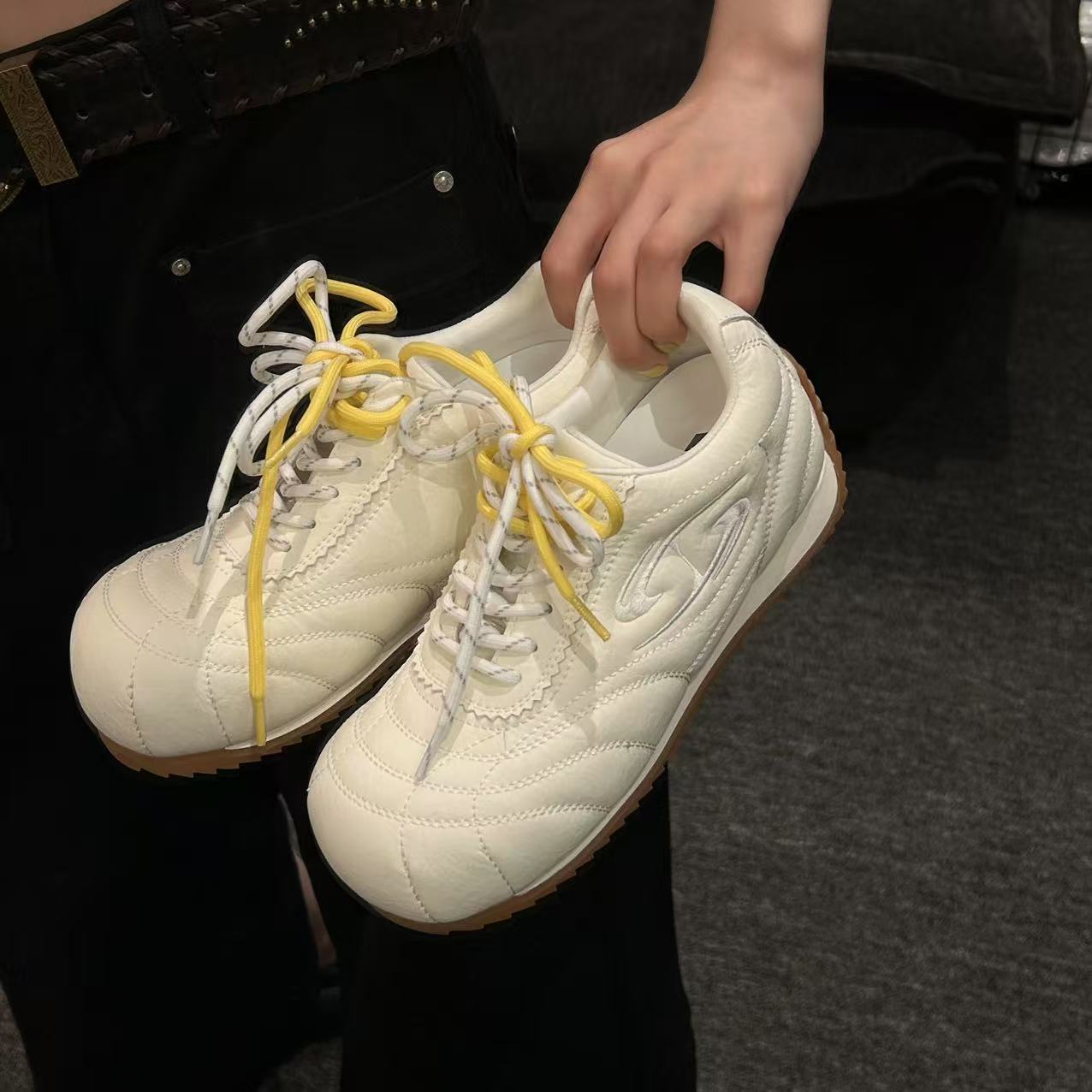 

Spot German training shoes women s 2025 spring new flat-soled soft-soled lightweight sports and leisure little white shoes versatile small leather sh 35 бежевый