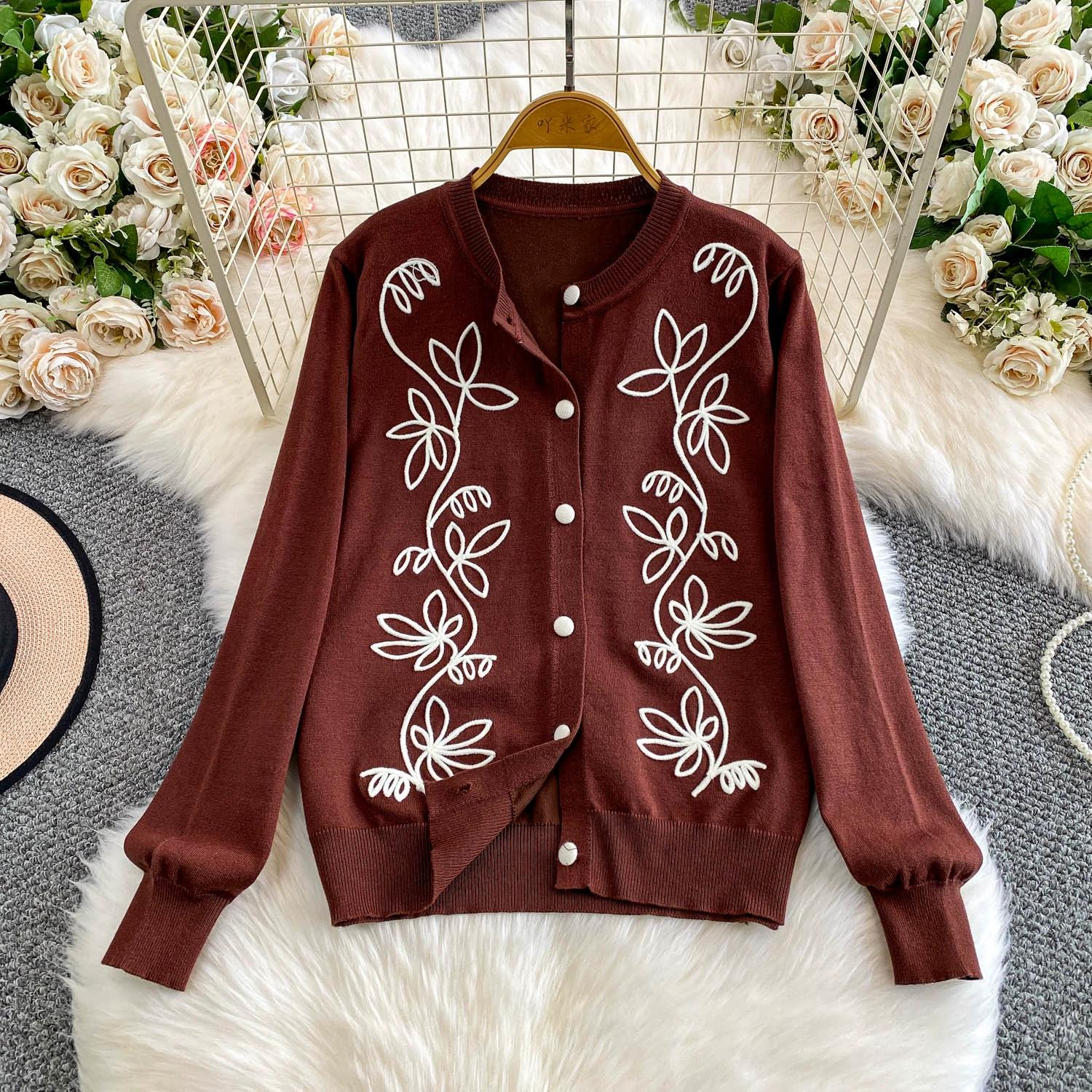 

Осень Зима Женский Свитер с Круглым Вырезом Винтажная Вышивка Цветок Вязаный Кардиган на Пуговицах Топы One Size коричневый
