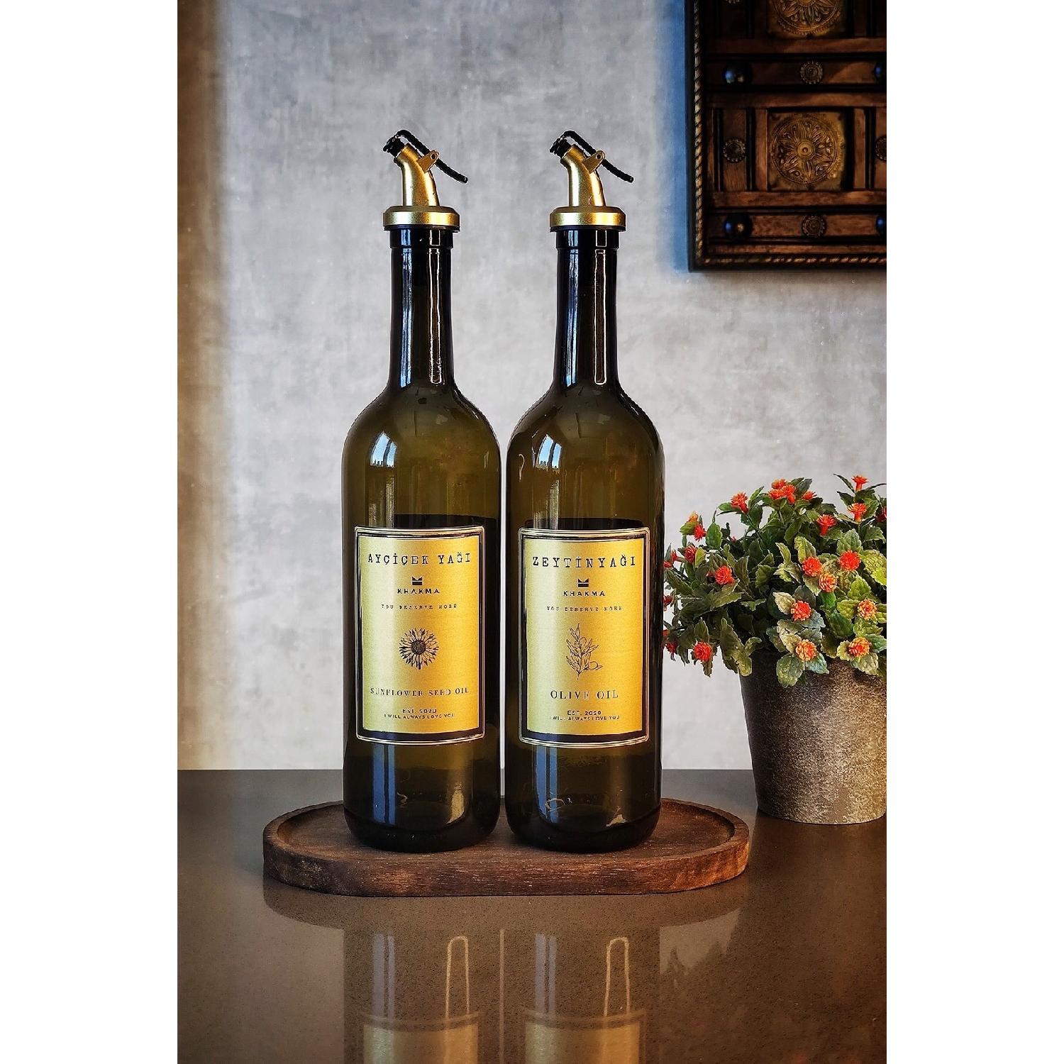 

Янтарное золото, 2 предмета, бутылка оливкового масла емкостью 750 мл с деревянной подставкой, масляный горшок, масляная чаша, 750 подставок