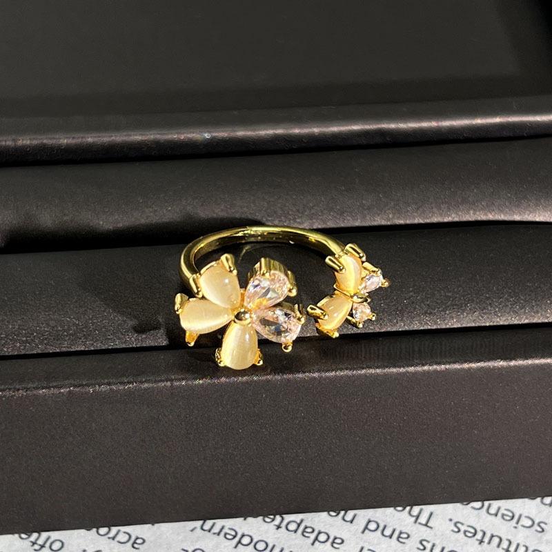 Bright Small Broken Diamonds Inlaid with Flowers Retro Light Luxury Temperament Ring Women's Ins Cold Wind Niche High-end Ring