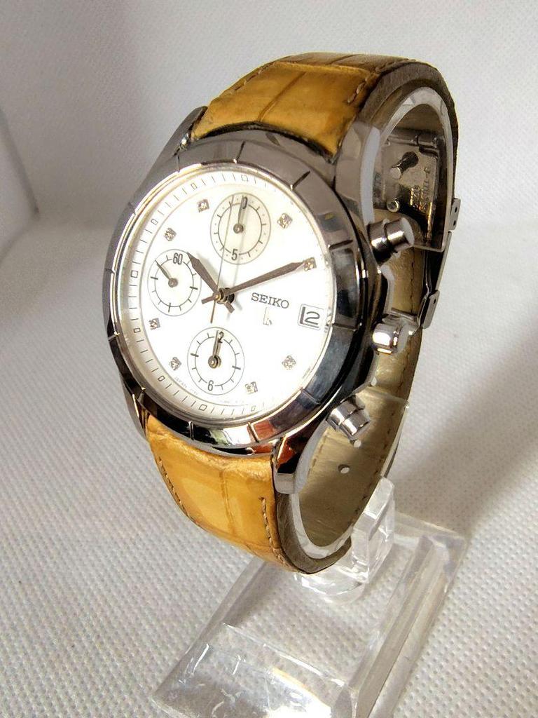 [USED] Seiko Lucia 8P Diamond Mother-of-Pearl Chronograph SSVL021