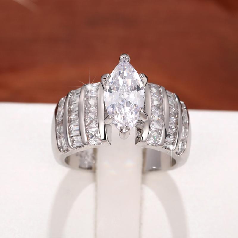 Huitan Gorgeous Women Ring Inlaid Brilliant Marquise CZ Geometric Design Party Lady Accessories Fashion Wedding Charming Jewelry