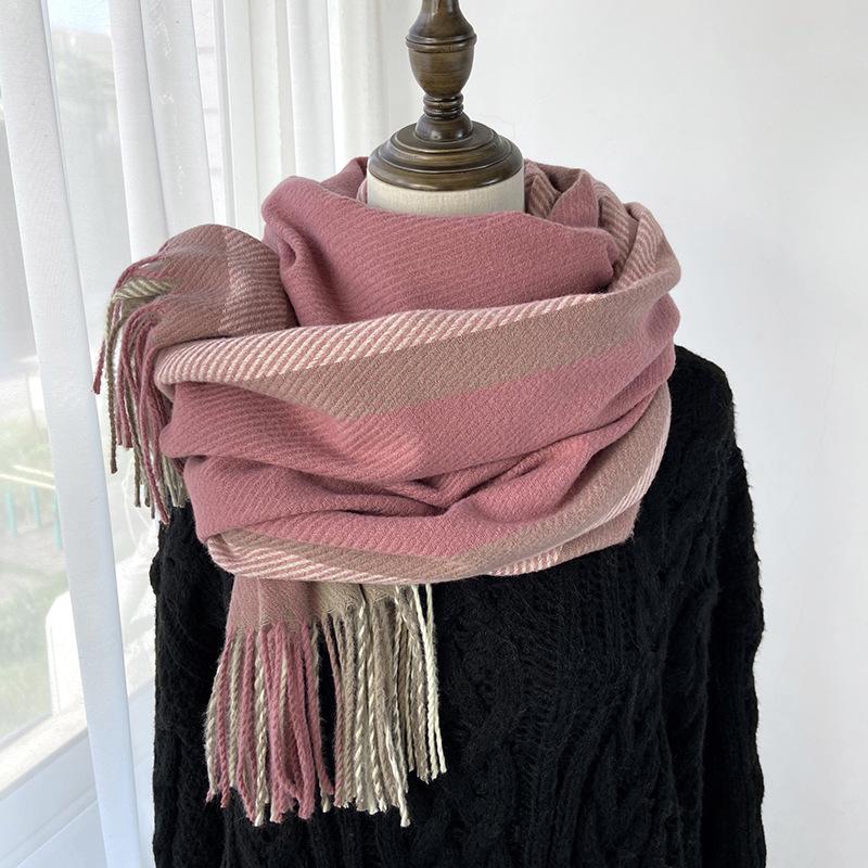 Sciarpa da donna elastica morbida a quadri a righe invernale calda con finiture a nappa, accessorio di moda versatile per uscite casual e clima freddo