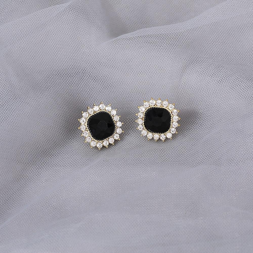 Silver Needle Korean Internet Celebrity Temperament Pearl Earrings Versatile Niche Design Earrings Light Luxury High-end Earrings