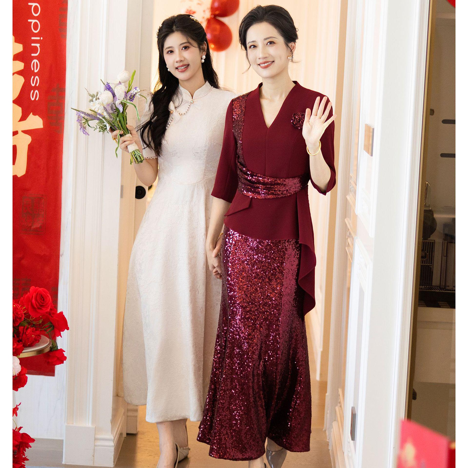 Zhi Li Elegant Mother-in-Law Qipao 2026: Stylish Young Mother Wedding Banquet Fishtail Dress with Light Luxury Design. XXL вино красного