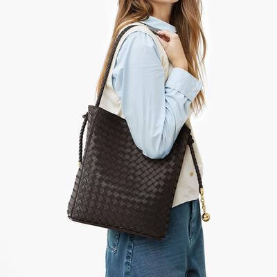 2025 New Fashion Trend Women's Handbag Daily Commute Cowhide Bucket Bag Genuine Leather Large-capacity Woven Bag