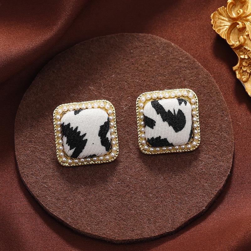 

Модные серьги-пусеты в клетку «тысяча птиц» в черно-белую клетку, женские осенне-зимние ретро-темпераментные серьги высокого класса