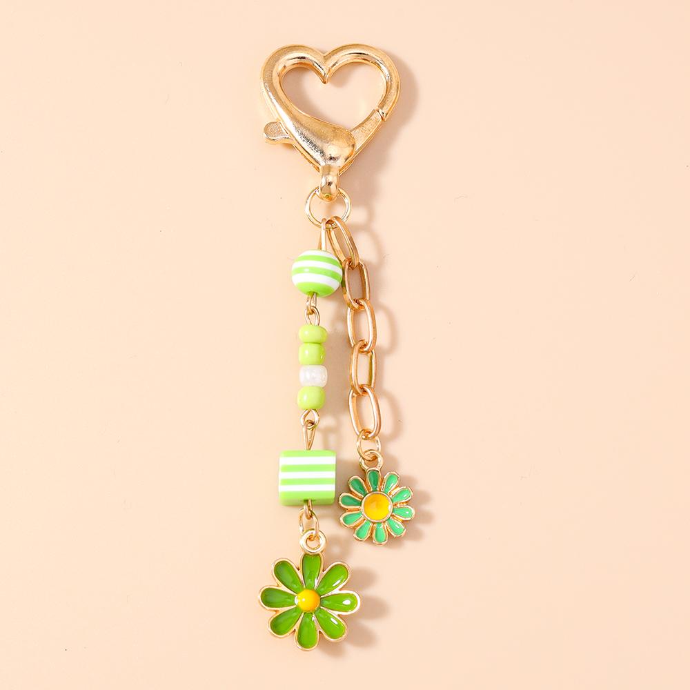 

Cute Enamel Daisy Flower Keychain Women Girls Pearls Key Ring Pendants for Handbag Decor DIY Key Chain Gifts