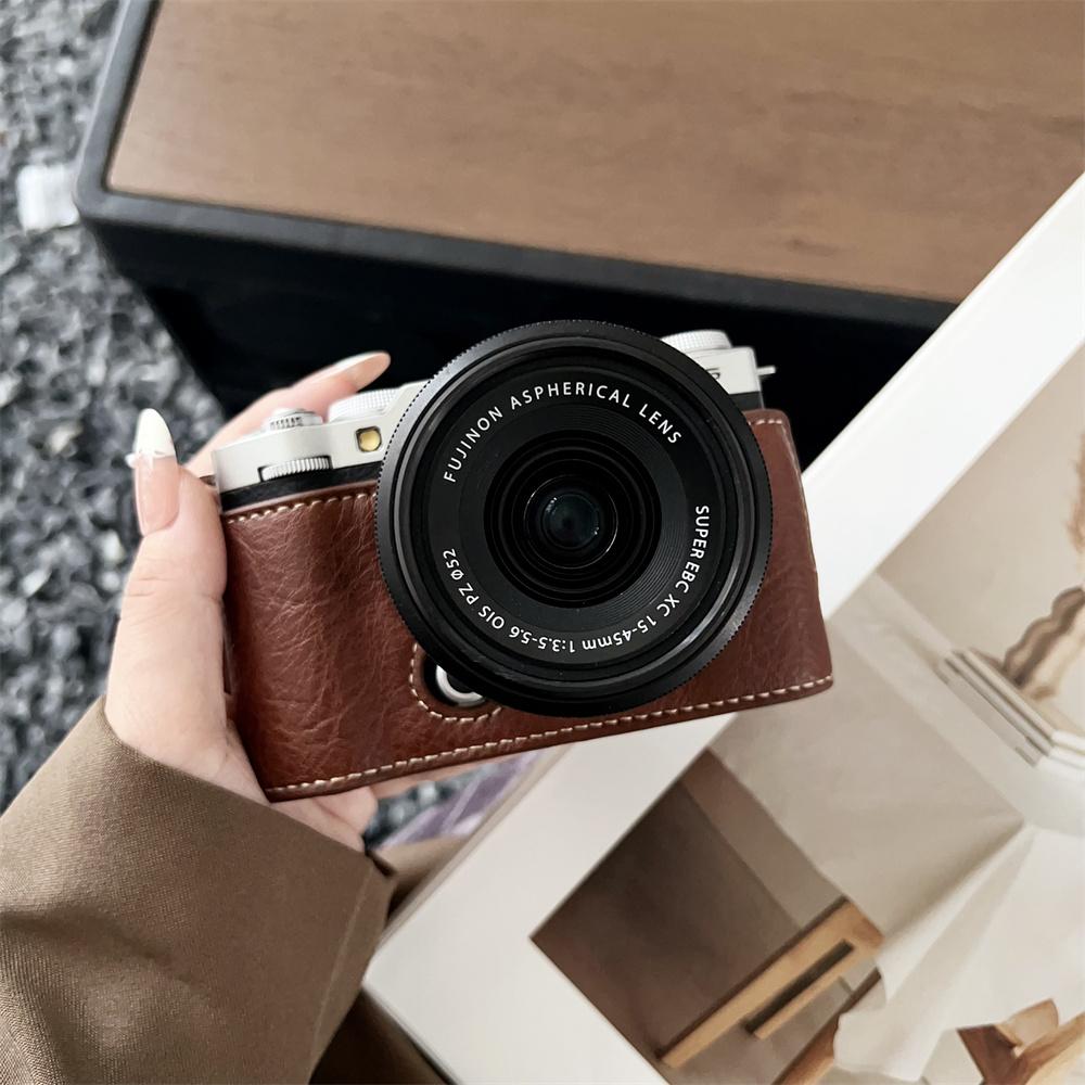 Ručně vyrobený poloviční kožený pouzdro z PU pro fotoaparát Fujifilm XM5 Fuji X-M5 Spodní kryt prostoru pro baterii s popruhem