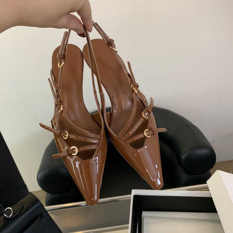 Neue Baotou Lackleder Ein-Wort-Schnalle Einzelne Schuhe Dünner Absatz Baotou Sandalen Damen Sexy Schwarze Seide Spitz High Heels