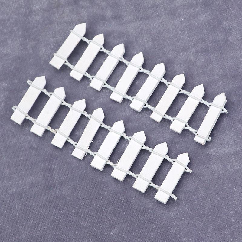 Mini Dollhouse Fence Set: 1:12 Scale (2 Pieces)