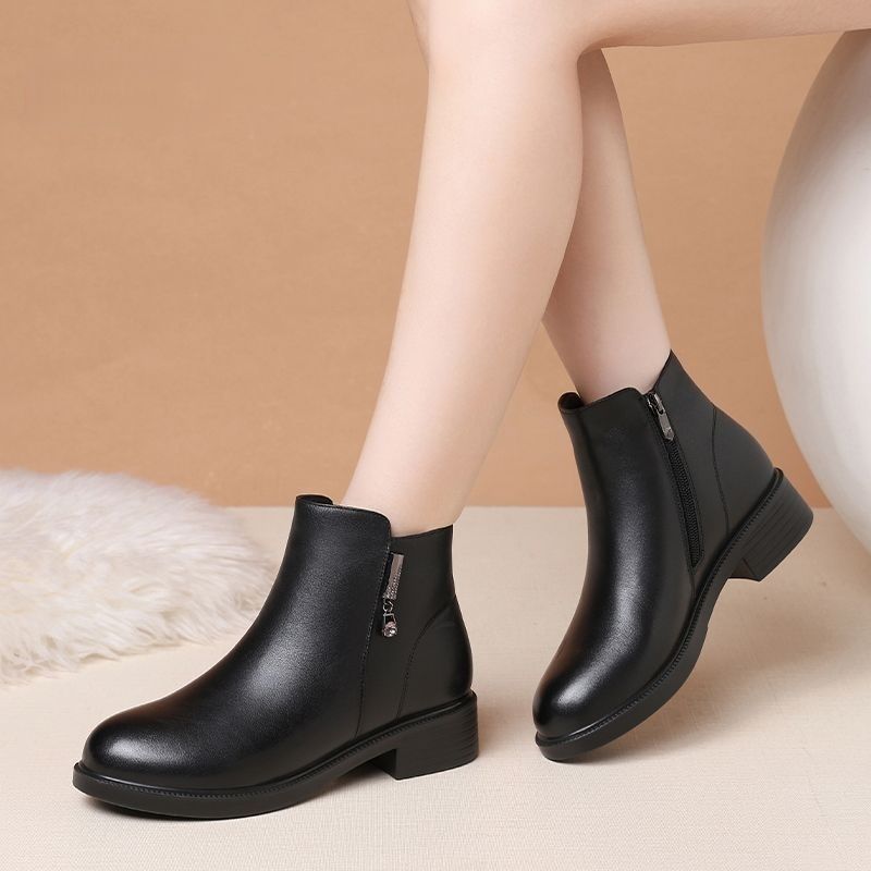 Kleine Lederstiefel Damen 2025 neue Damenschuhe Herbst und Winter Koreanische Version Stiefel niedriger Absatz Blockabsatz runde Spitze Stiefel trendig und bequem