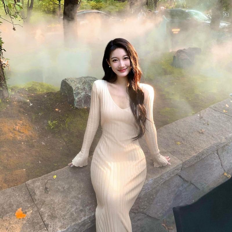 

Вязаное платье с V-образным вырезом и длинными рукавами, женское, осеннее, новое, с нежным темпераментом, с поясом на талии, облегающее бедра. XL абрикосовый