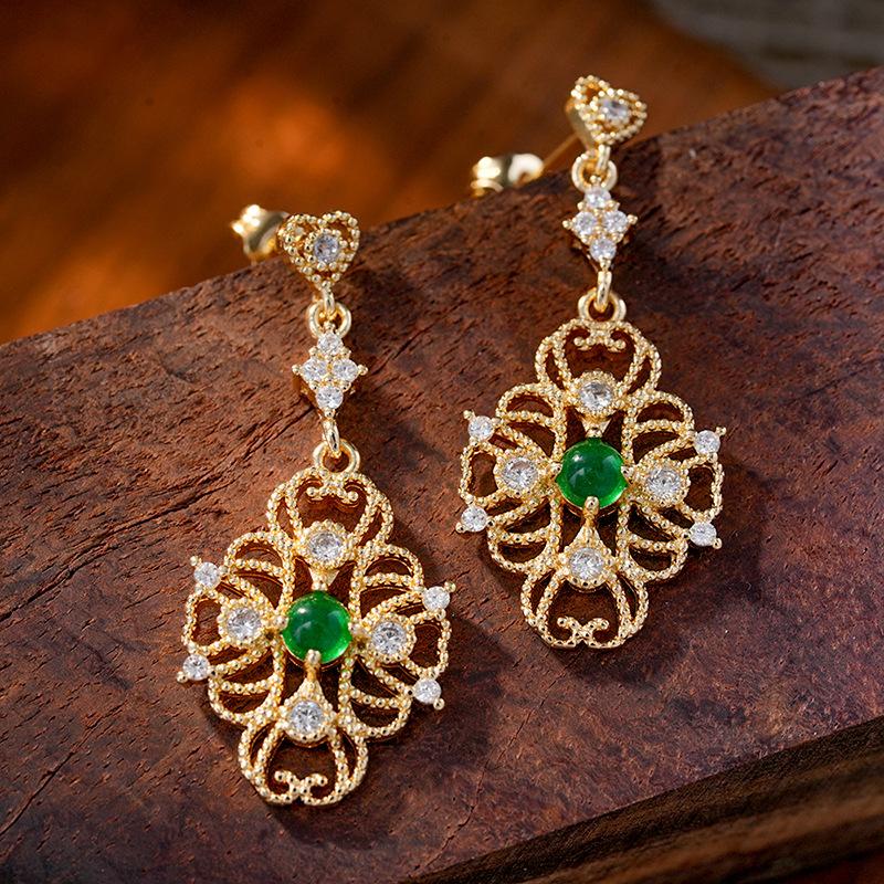 Inlaid with Green Zircon and Trendy New Earring Design, Exquisite, Elegant, Fashionable and Luxurious Accessories for Banquets