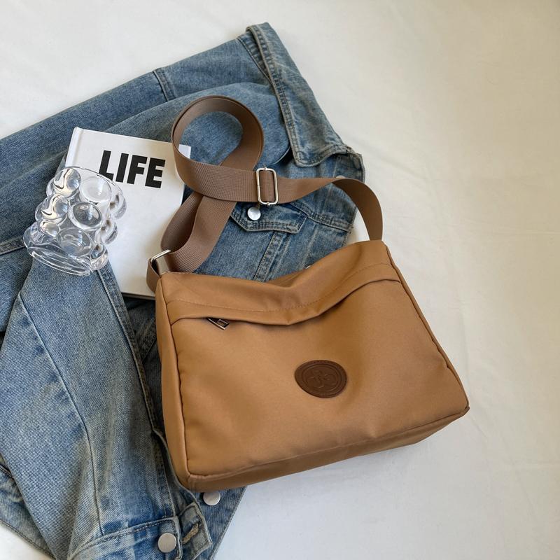 Женская сумка через плечо Легкая сумка-мессенджер Сумка через плечо большой вместимости — фото 8