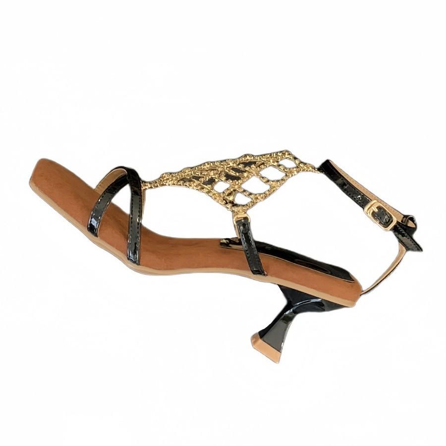 French sense black low heel thick heel toe sandals women's summer 2025 new chain word strap Roman shoes