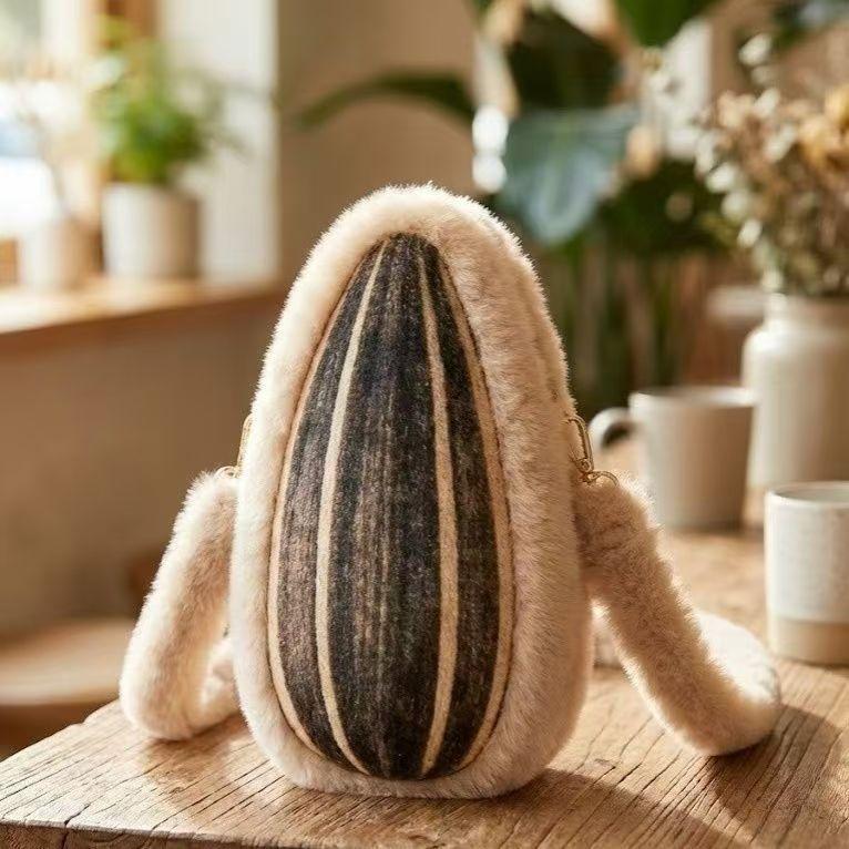 

DSYQCYP New Cute Plush Giant Guazi Crossbody Bag Personalized Creative Bag Autumn and Winter Warm Fashion Bag коричневий