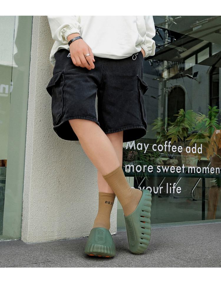 New Men's Slippers Outdoor Soft Thick Sole Slides Breathable Sandals Non-Slip Bathroom Slippers Lightweight Summer Beach Sandals