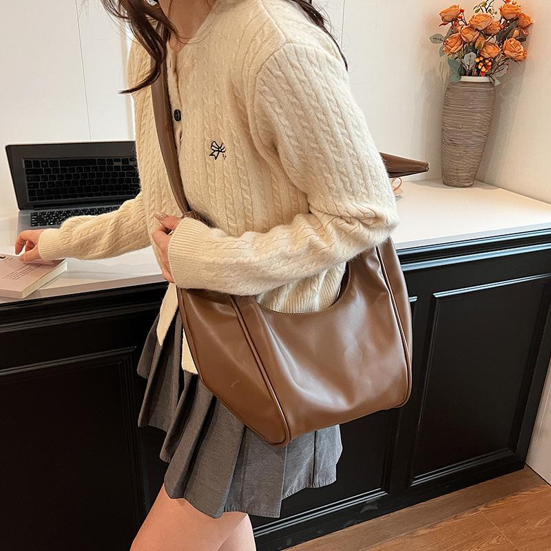 Large Capacity Fashion Messenger Bag New Shoulder Bag Temperament Underarm Bag Leisure Bag