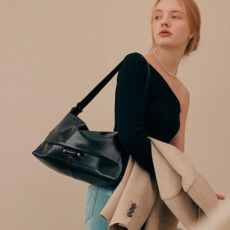 IELGY Универсальная большая сумка-мессенджер на одно плечо из мягкой лакированной кожи — фото 6