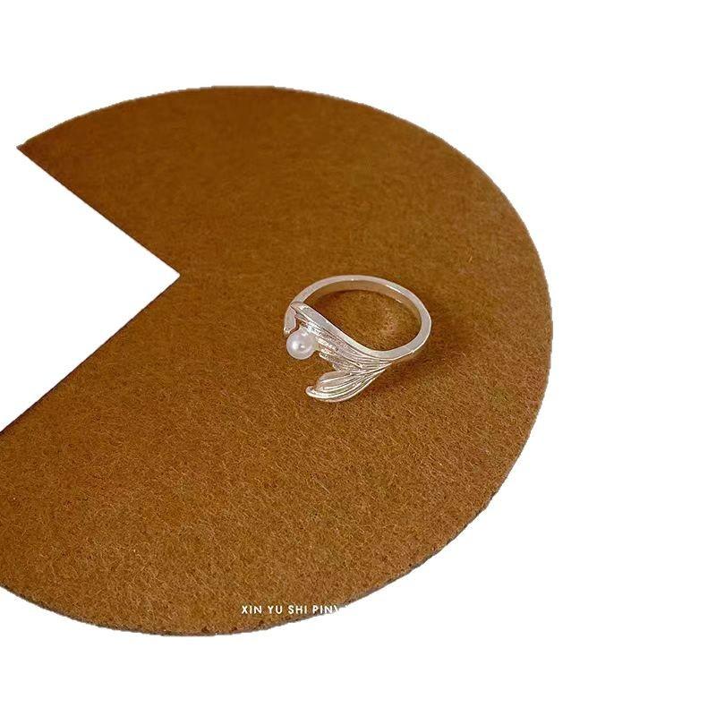 "Xiaoyuer" Qi Yu Surrounding Silver-White Fishtail Ring Light Luxury Temperament Pearl Love And Deep Space Fashion Ring