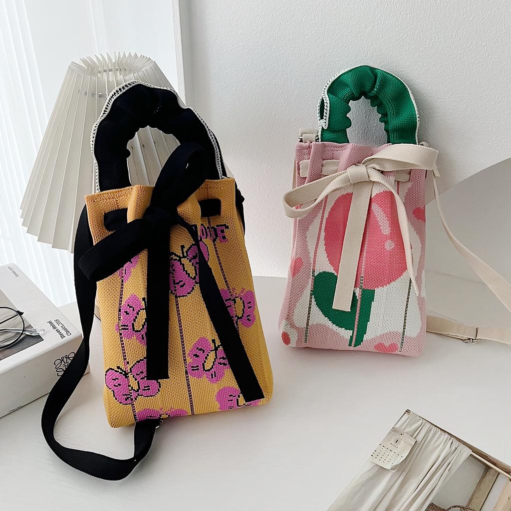 Niche Design Cute Cartoon Knitted Drawstring Bundle Bag Versatile Small Portable Commuter Messenger Handbag