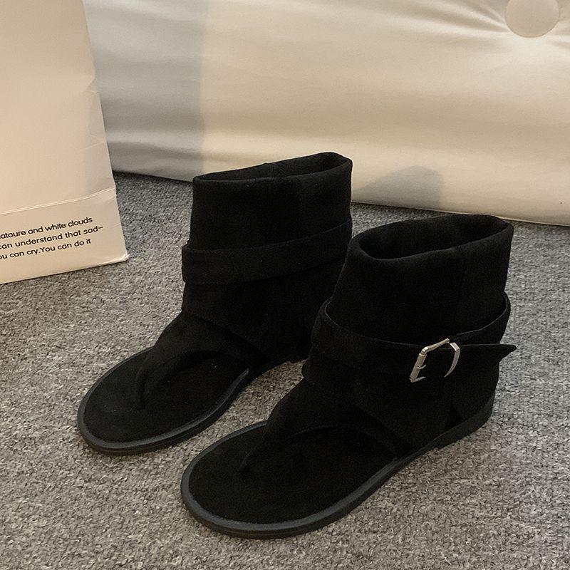 

French flip-flops women s flat-bottomed cool boots wear 2025 new retro flat-bottomed temperament sleeve trousers short boots 35