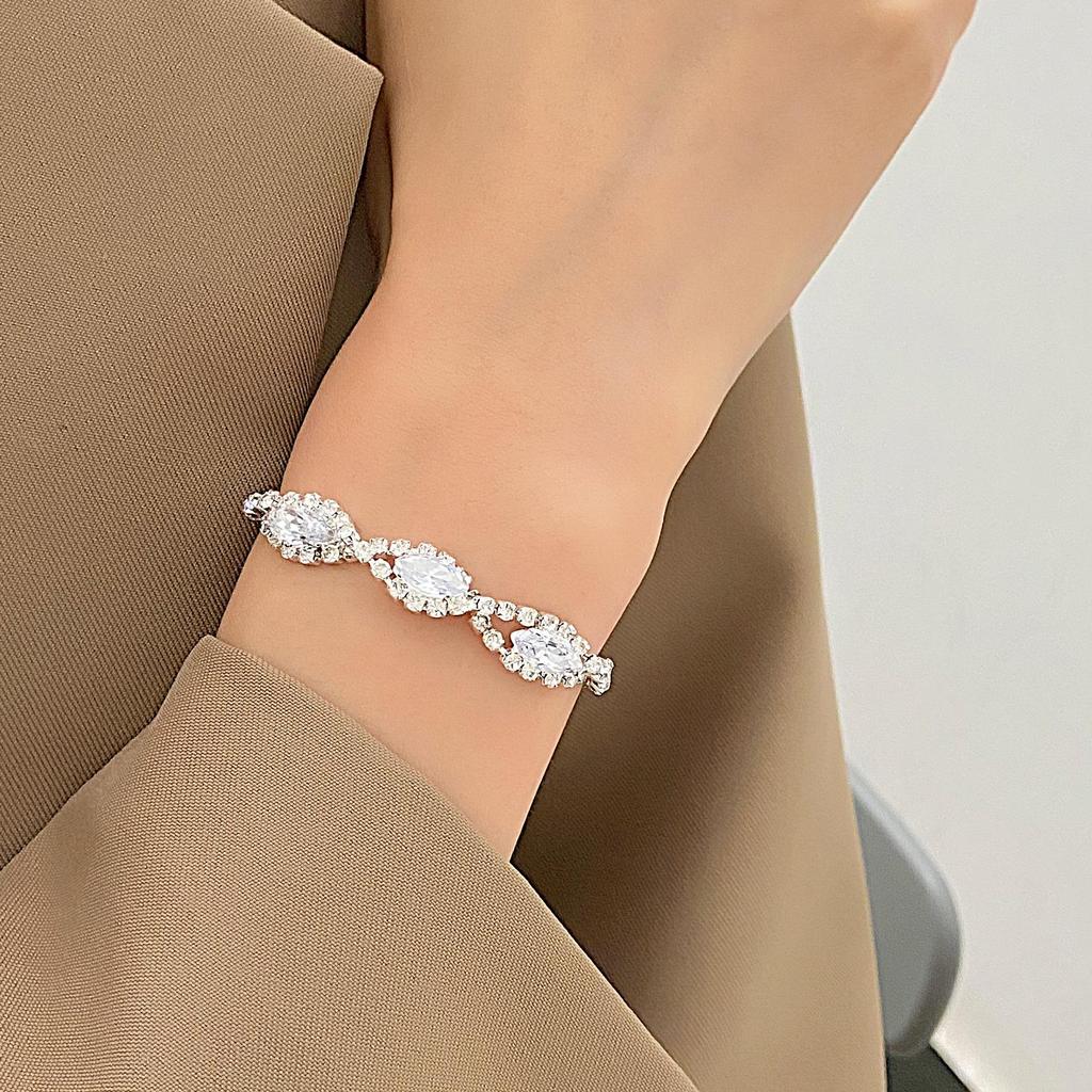 European-American Minimalist Rhinestone Claw Chain Bracelet: Versatile Full Diamond Design for Evening Wear