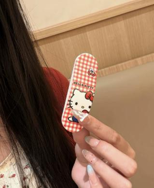 

Creative Collection for Instagram: Sliding Phone Case Stand with Checkered Heart Pattern One Size