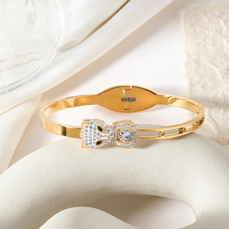 European-American Fashion Rhinestone Titanium Steel Bracelet - Non-Fading Stainless Steel, Simple Open Design.