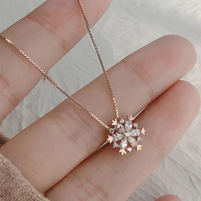 Exquisite Snowflake Necklace for Women Ins Light Luxury Personalized Niche Design Trendy Fashion Versatile Collarbone Chain
