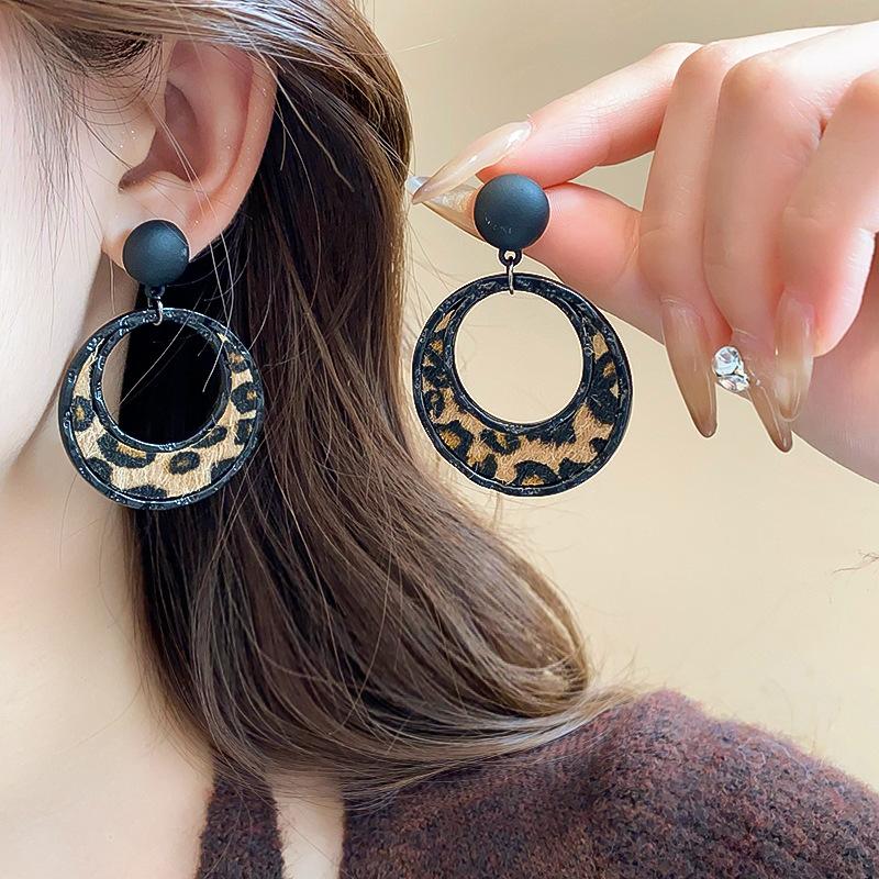 Náušnice s třásněmi ve tvaru kapky vody s dřevěnými korálky Silver Needle Etnický styl Retro Jednoduché puzetové náušnice Temperamentní náušnice Dámské Niche